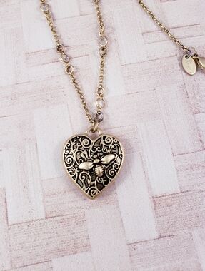 "BEE" GROVE HEART NECKLACE LIA SOPHIA
